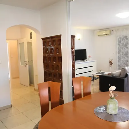 Apartments Kresan 3*
